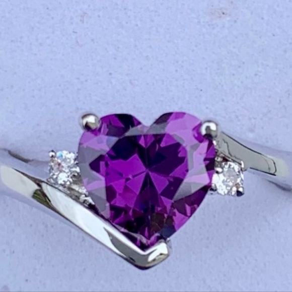 Heart Shaped Amethyst Ring - Picture 4 of 4